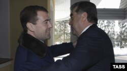 Russian President Dmitry Medvedev welcomes his Tajik counterpart Emomali Rahmon to Moscow. Will the talks continue to be so cordial?