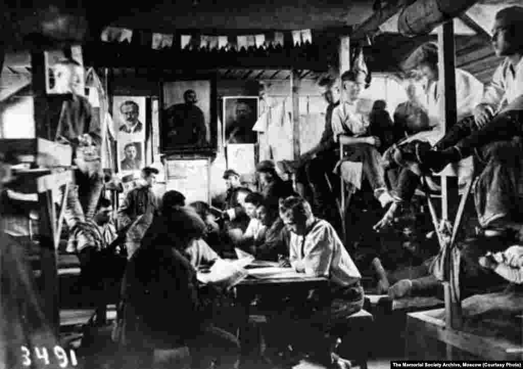 Patient-inmates in the infirmary at the Belomorkanal camp in 1932