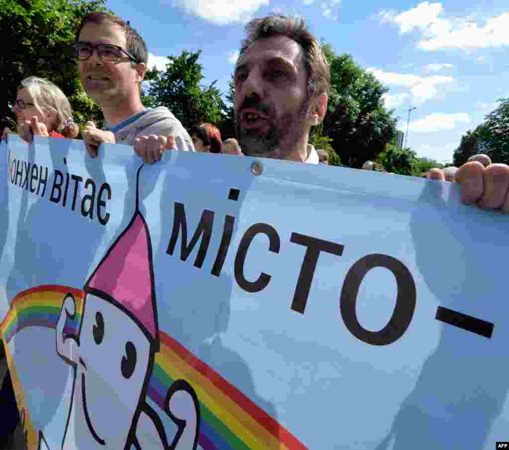 A delgation from Munich, including the city&#39;s mayor, attended the march &quot;as an act of solidarity.&quot; Their placard says &quot;Munich greets Kyiv.&quot;