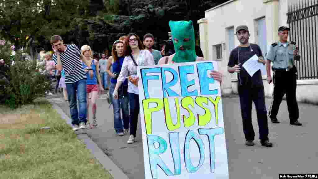 A rally in support Pussy Riot was held near a Russian former embassy building in Tbilisi on August 16.