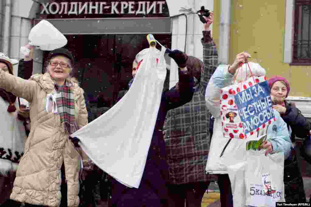 Some protesters held up slogans calling &quot;For Free Elections&quot;