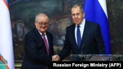 Russian Foreign Minister Sergei Lavrov (right) and his Uzbek counterpart, Abdulaziz Komilov, hold a joint press conference following talks in Moscow in March 2021.