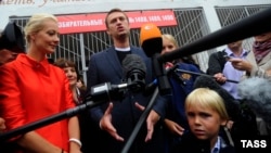 Moscow mayoral candidate Aleksei Navalny (center) speaks to reporters after polls closed on September 8. 