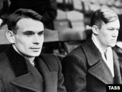 Soviet soccer legends Konstantin Beskov (left) and Vsevolod Bobrov did most of the scoring in Britain for Dynamo.