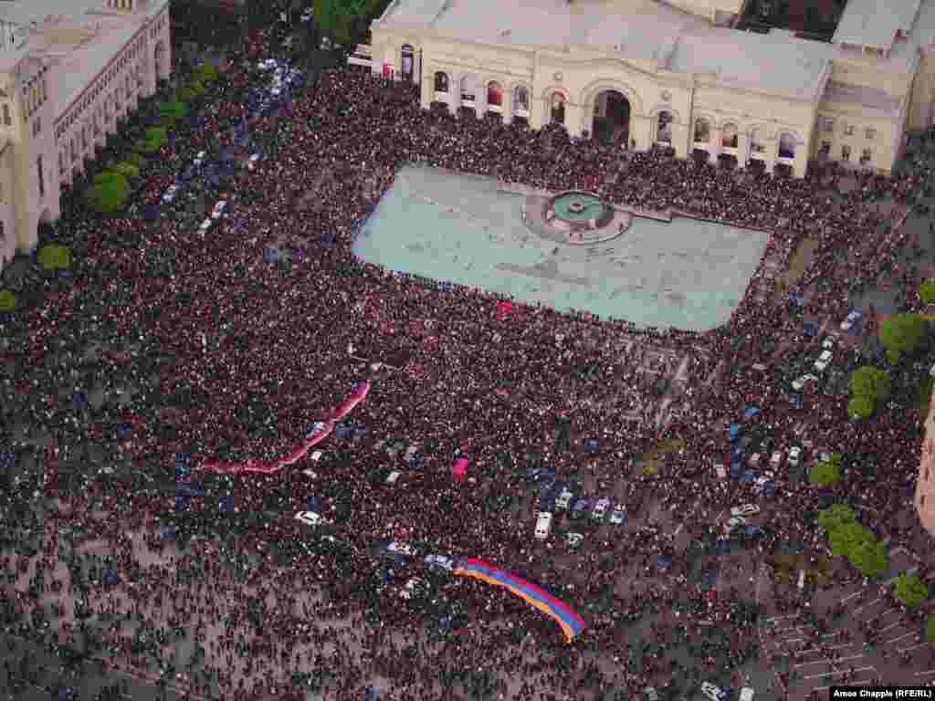 Opposition protesters gather in Yerevan&#39;s Republic Square.