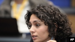 Iranian actress, filmmaker, and blogger Pegah Ahagarani speaking during a Deutsche Welle event in Bonn ahead of the June 2009 election.