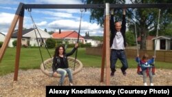 Russian artists Lusine Djanyan and Aleksei Knedlyakovsky in Sweden