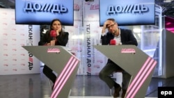 Dozhd TV General Director Natalia Sindeyeva (left) and main investor Aleksandr Vinokurov attend a live news conference in the company studios in Moscow on February 4.