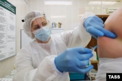 A patient gets the Russian Sputnik V vaccine against COVID-19 in a city hospital, in Minsk. (file photo)