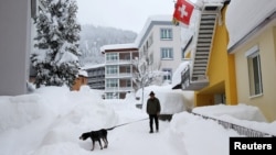 Heavy snowfall has arrived on the eve of the World Economic Forum in Davos, Switzerland.