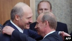 Belarusian President Alyaksandr Lukashenka (left) with Vladimir Putin -- no longer so friendly?