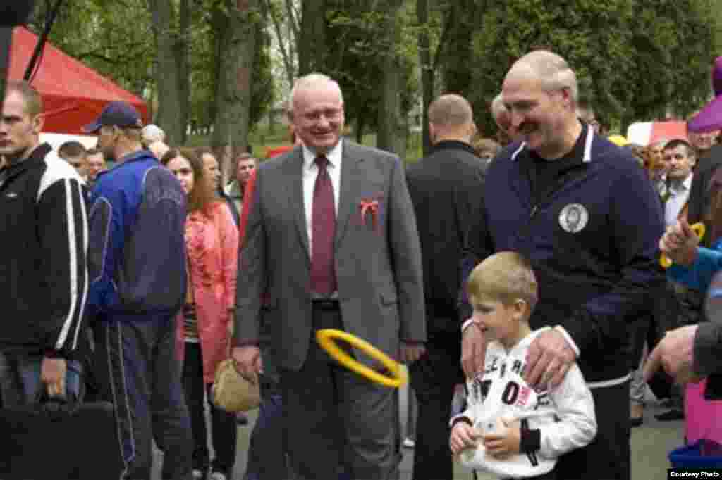 Lukashenka with Kolya, who&#39;s holding an iPhone, in Gorky Park in Minsk in May 2010