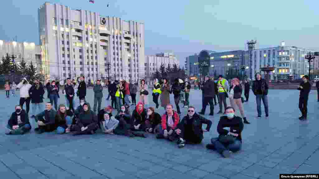 People protest in Khabarovsk.