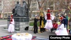 This group of students got into Kozy Korpesh and Bayan Sulu Day, dressing in Kazakh national costumes at the invitation of the Dostoyevsky museum in Semei on April 17. (Photos courtesy of Tatiana Titaeva.)