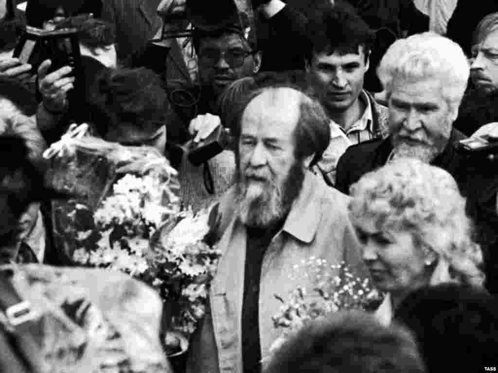 In 1994, Solzhenitsyn returned to Russia after a 20-year exile. Mikhail Gorbachev in 1990 restored his Soviet citizenship and dropped treason charges against him. 