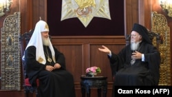 Russian Patriarch Kirill (left) and Greek Orthodox Ecumenical Patriarch Bartholomew I (right) in Istanbul on August 31.