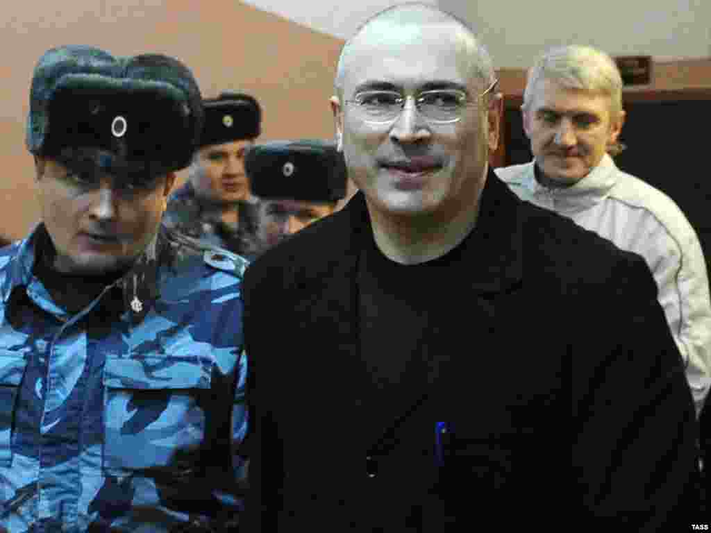 Khodorkovsky and Lebedev are escorted to a hearing in Moscow on January 11, 2010.