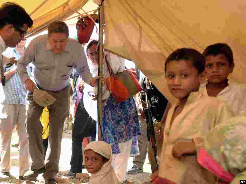 Richard Holbrooke enters a tent to meet a displaced Pakistani family in Mardan on June 4, 2009. The United States was seeking emergency aid to help Pakistanis displaced by a military offensive against the Taliban in the northwest.