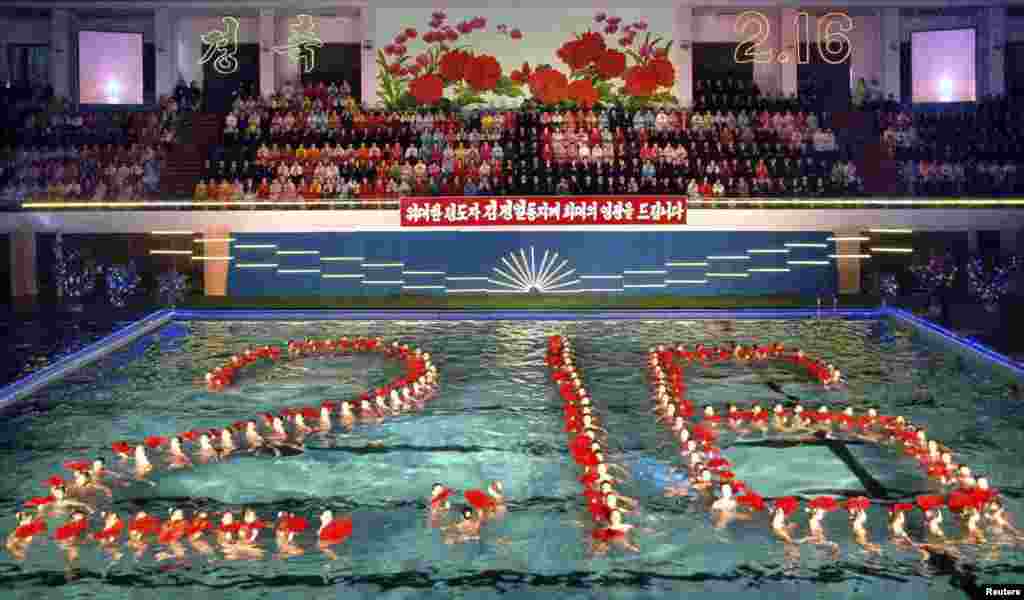 Synchronized swimmers perform to celebrate Kim Jong Il&#39;s birthday, which falls on February 16, in Pyongyang in February 2011.