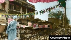 Abdul Ghaffar Khan (Bacha Khan) delivers a speech to followers at an undetermined location in India (image courtesy of the Bacha Khan Centre in Peshawar, Pakistan).