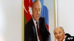 Israeli President Shimon Peres delivers a speech at Baku University. Azerbaijan welcomed his visit as an opportunity to forge closer economic and defense trade ties.