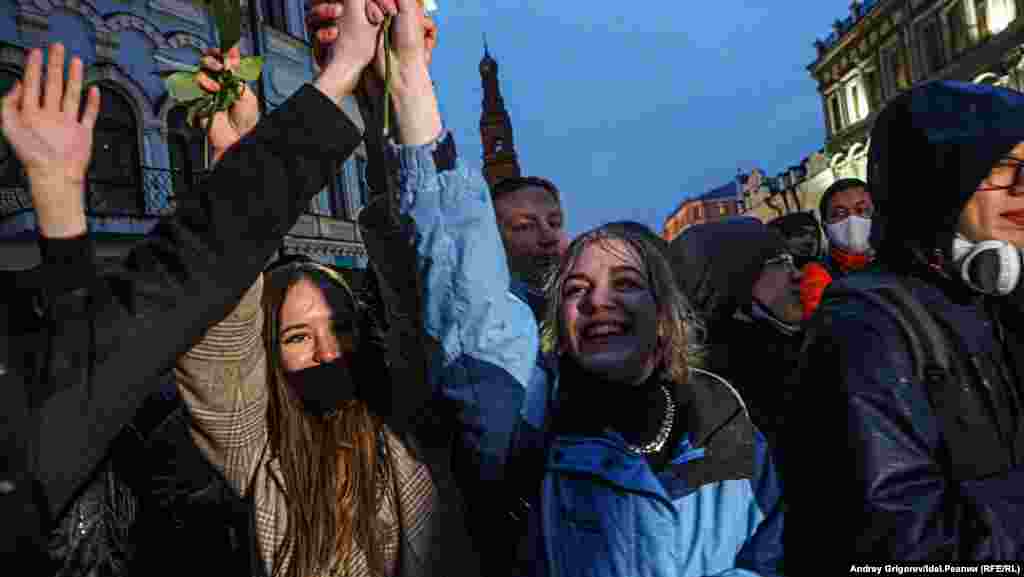 Demonstrators in Kazan, the capital of the republic of Tatarstan, hand out flowers and shout, &quot;We come in peace.&quot;