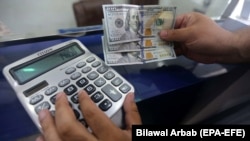 There is a shortage of foreign currency in Turkmenistan. (file photo)