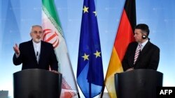 German Foreign Minister Sigmar Gabriel (right) says his Iranian counterpart Mohammad Javad Zarif (left) will be invited to discuss the recent protests in Iran with the EU. (file photo) 