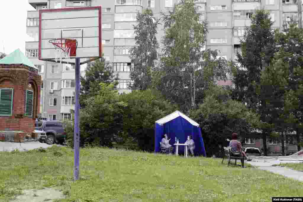 A polling tent in the Siberian city of Novosibirsk on June 25