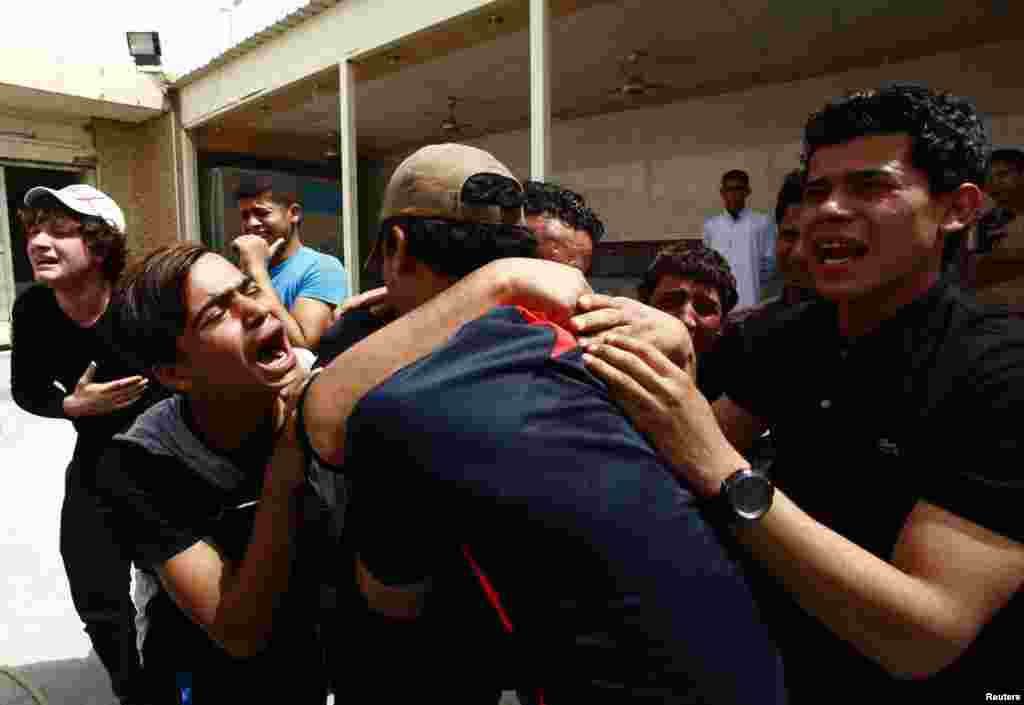 Mourners at a funeral of an Iraqi soldier, who was killed during clashes in Anbar Province, during his funeral in Najaf.