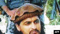 Hakimullah Mehsud talking with media at an undisclosed location in October 2009