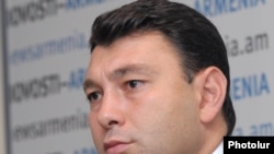 Eduard Sharmazanov: "Counterbalancing mechanisms."