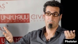 Serj Tankian addresses civil society representatives in Yerevan on August 15.