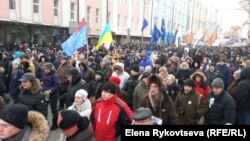 Marchers chanted the names of those still being held as they made their way through Moscow streets.