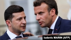 Ukrainian President Volodymyr Zelensky (left) talks with French President Emmanuel Macron as he leaves the Elysee presidential palace following their meeting in Paris on June 17.