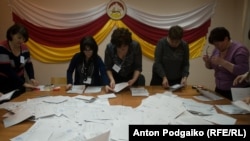 Votes are counted at a polling station in Tskhinvali, South Ossetia, on April 8. 