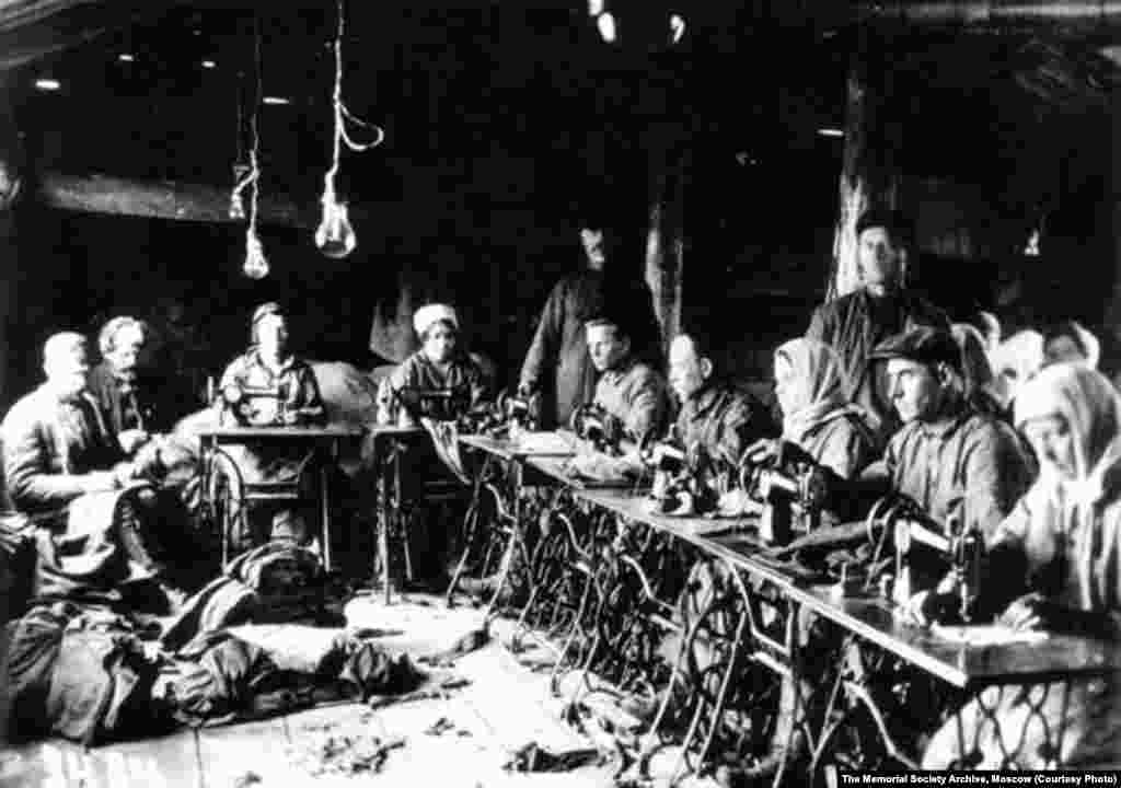 Prisoners in the sewing workshop at Belomorkanal camp in 1932