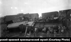 A train wreck near Krasnoyarsk in 1917.