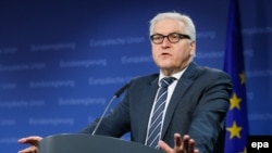 German Foreign Minister Frank-Walter Steinmeier says he hopes the first OSCE monitors will arrive in Ukraine to support de-escalation efforts in the next couple of days.