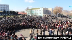 Supporters of former Kyrgyz parliament speaker Akmatbek Keldibekov hold a rally outside the headquarters of the Osh regional government on December 2.