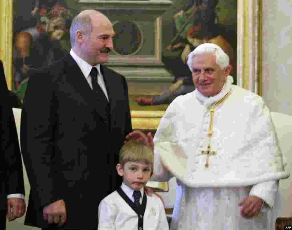 Lukashenka and Kolya meet with Pope Benedict XVI at the Vatican in April 2009.