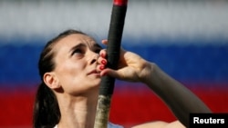 Russian pole vaulter Yelena Isinbayeva says she will appeal a ban on Russian athletes at the Rio Olympics and is hopeful she'll succeed.