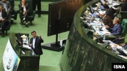 Iranian President Mahmud Ahmadinejad (left) and speaker Ali Larijani traded accusations in parliament.