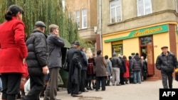 Ukrainians line up to buy paper masks at a pharmacy in Lviv.