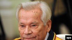 Mikhail Kalashnikov attends festivities to mark his 90th birthday at the Kremlin.