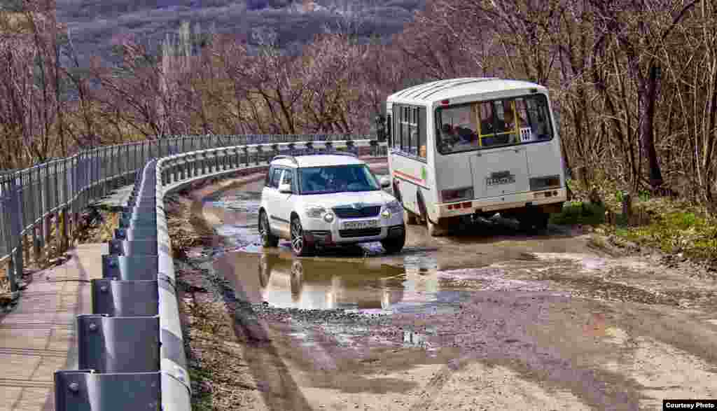 Горная дорога, которая ведет к крымскому селу Лучистое, что возле Алушты