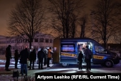 Volunteer doctors tend to the homeless on the Night Bus.