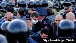 Riot police confront participants in the April 2020 rally protesting coronavirus measures in Vladikavkaz.