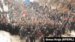 Supporters of Kosovo's nationalist Self-Determination Movement during a January 22 protest in Podujevo, on the way to the Kosovo-Serbia border