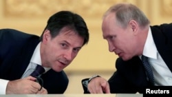 Russian President Vladimir Putin and Italian Prime Minister Giuseppe Conte at the Kremlin on October 24